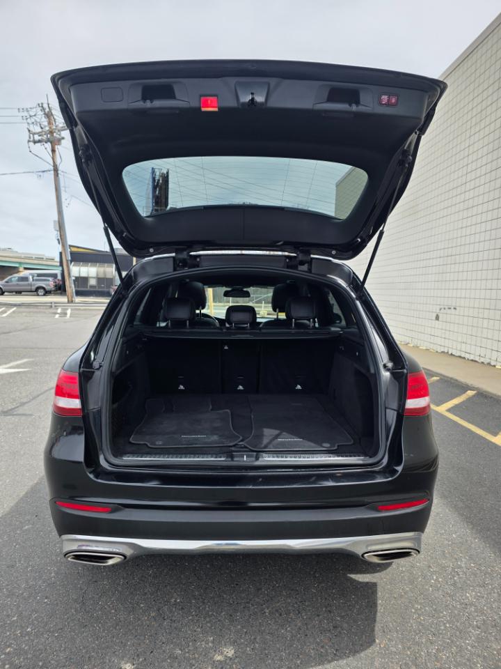 Mercedes-Benz GLC GLC 300 4MATIC SUV 2017