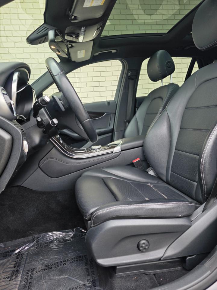 Mercedes-Benz GLC GLC 300 4MATIC SUV 2017