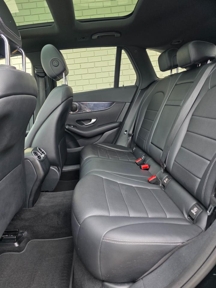 Mercedes-Benz GLC GLC 300 4MATIC SUV 2017