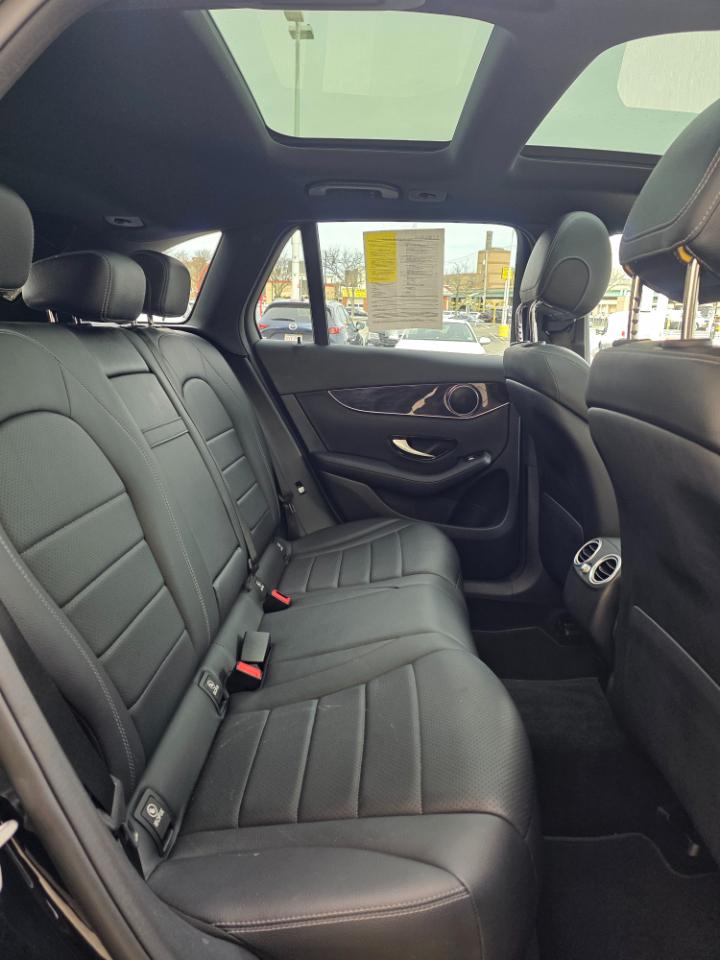 Mercedes-Benz GLC GLC 300 4MATIC SUV 2017