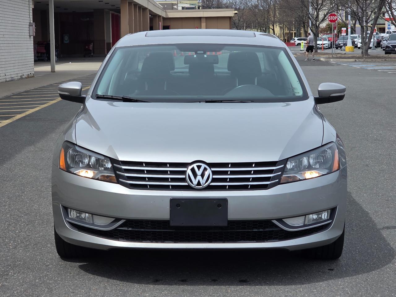 Volkswagen Passat 4dr Sdn 1.8T Auto SEL Premium PZEV 2014