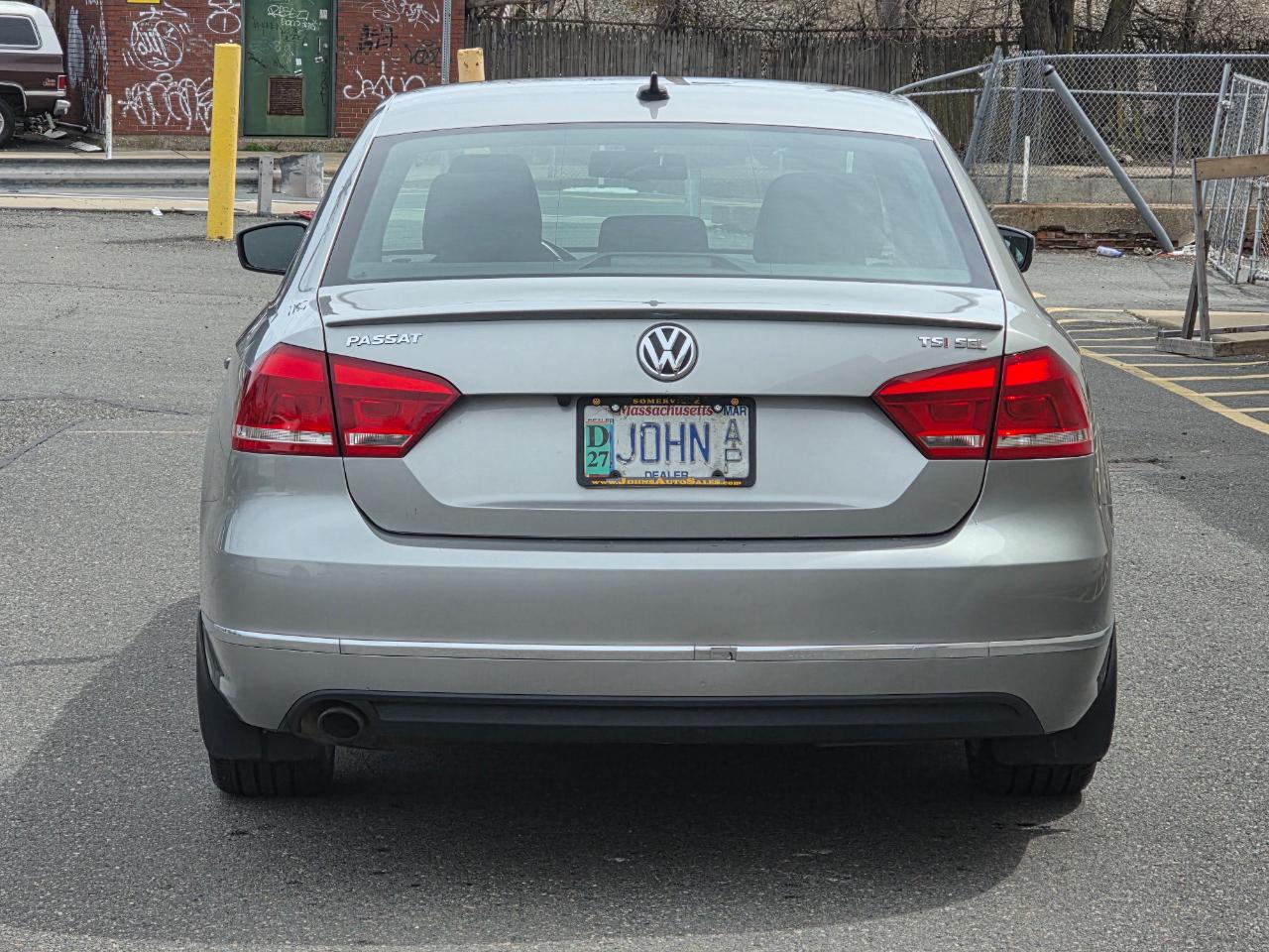 Volkswagen Passat 4dr Sdn 1.8T Auto SEL Premium PZEV 2014