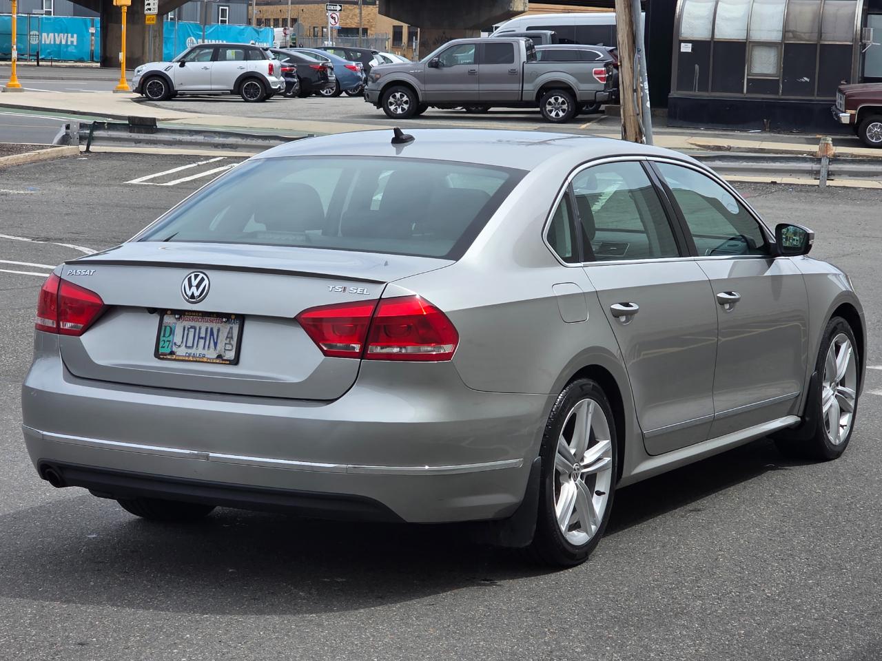 Volkswagen Passat 4dr Sdn 1.8T Auto SEL Premium PZEV 2014