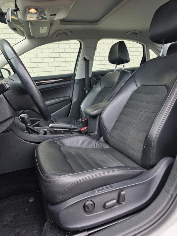 Volkswagen Passat 4dr Sdn 1.8T Auto SEL Premium PZEV 2014