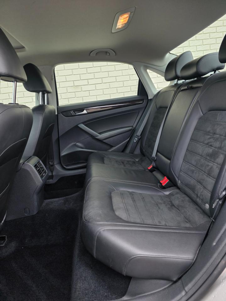 Volkswagen Passat 4dr Sdn 1.8T Auto SEL Premium PZEV 2014