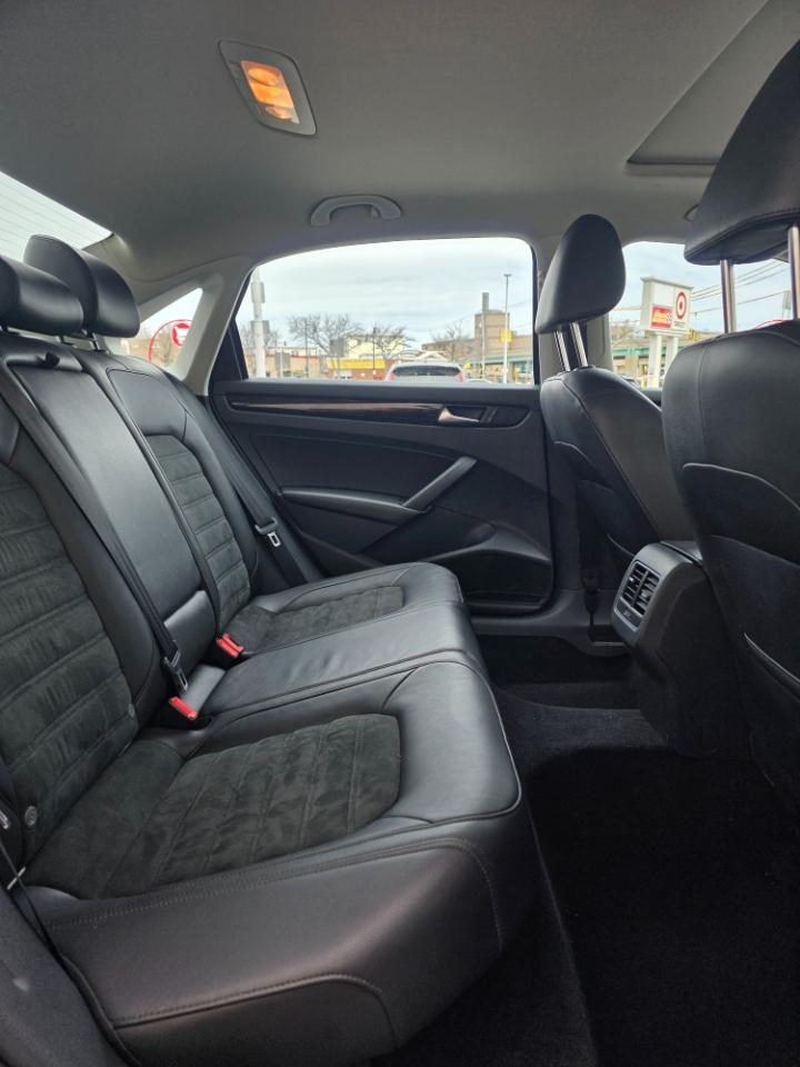 Volkswagen Passat 4dr Sdn 1.8T Auto SEL Premium PZEV 2014