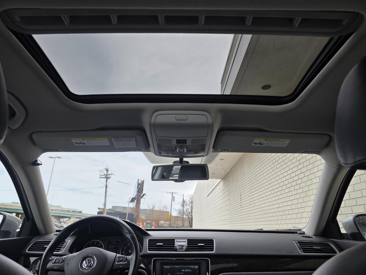 Volkswagen Passat 4dr Sdn 1.8T Auto SEL Premium PZEV 2014