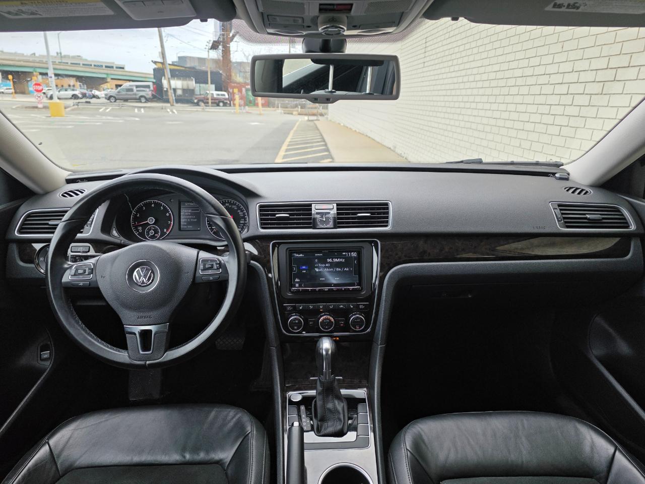 Volkswagen Passat 4dr Sdn 1.8T Auto SEL Premium PZEV 2014