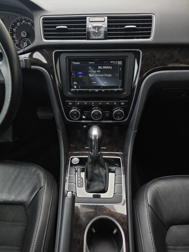 Volkswagen Passat 4dr Sdn 1.8T Auto SEL Premium PZEV 2014