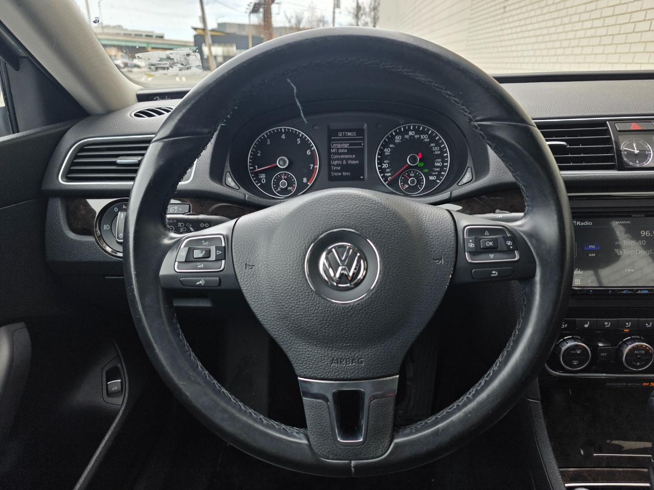 Volkswagen Passat 4dr Sdn 1.8T Auto SEL Premium PZEV 2014