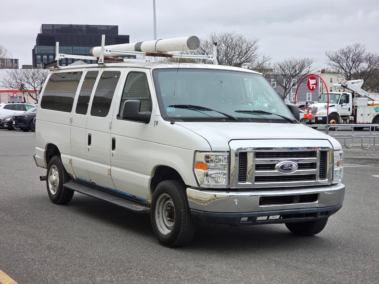 Ford Econoline Wagon E-350 Super Duty XLT 2014