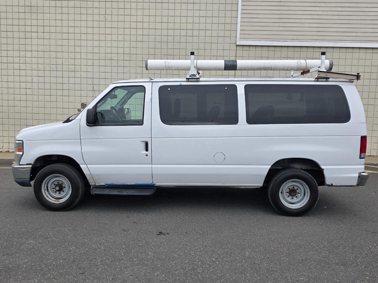 Ford Econoline Wagon E-350 Super Duty XLT 2014