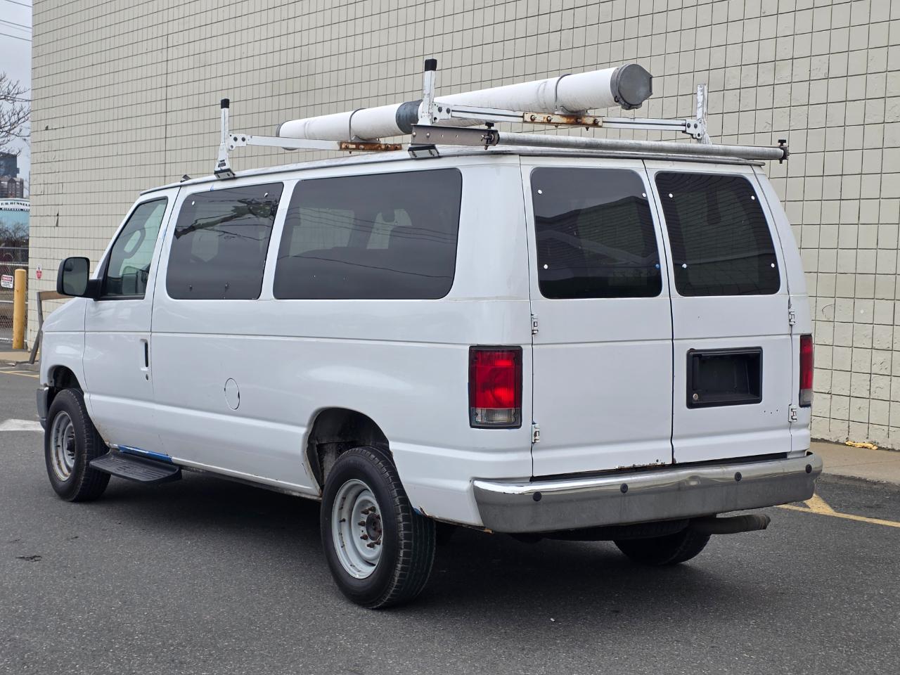 Ford Econoline Wagon E-350 Super Duty XLT 2014