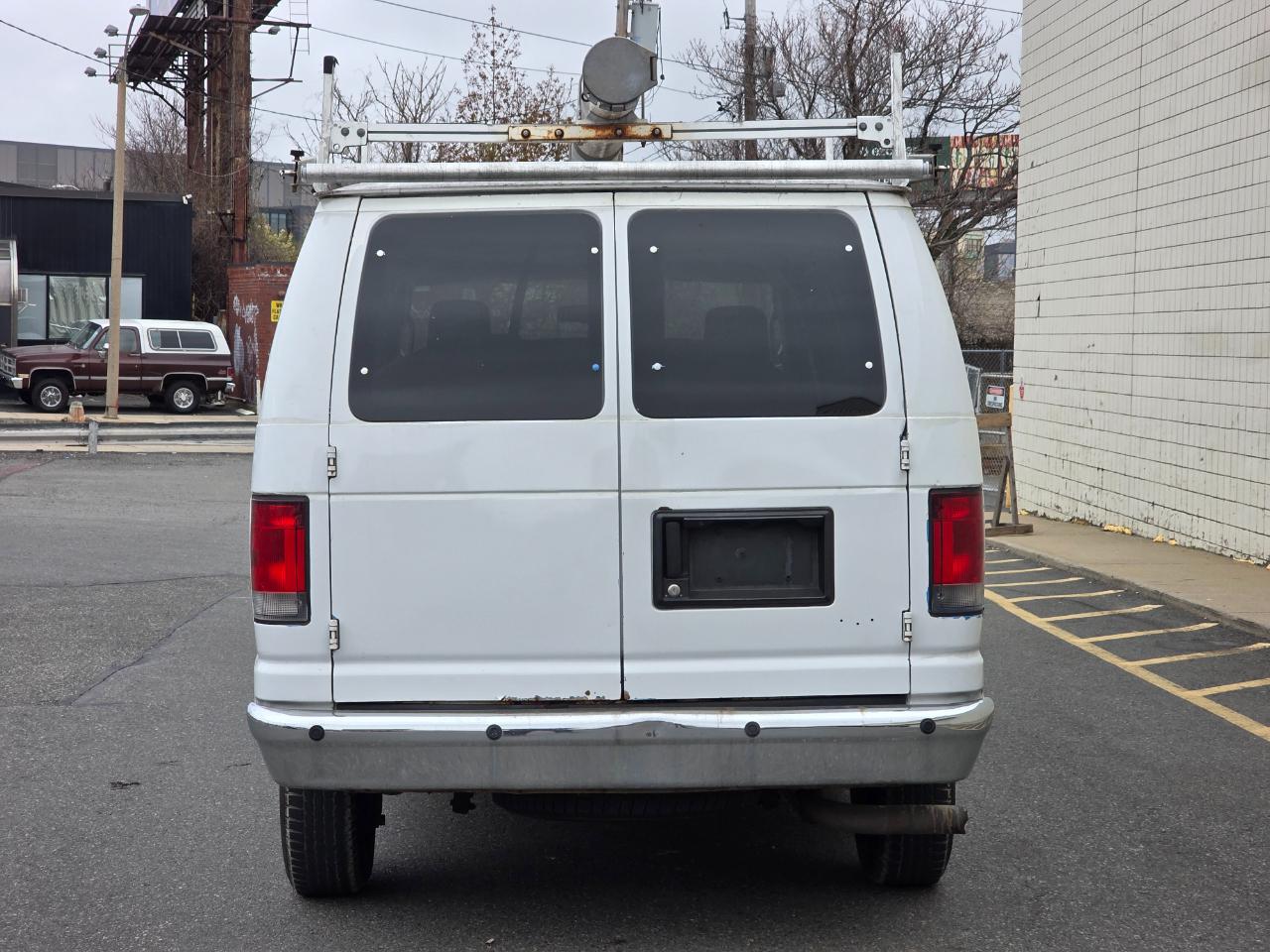 Ford Econoline Wagon E-350 Super Duty XLT 2014