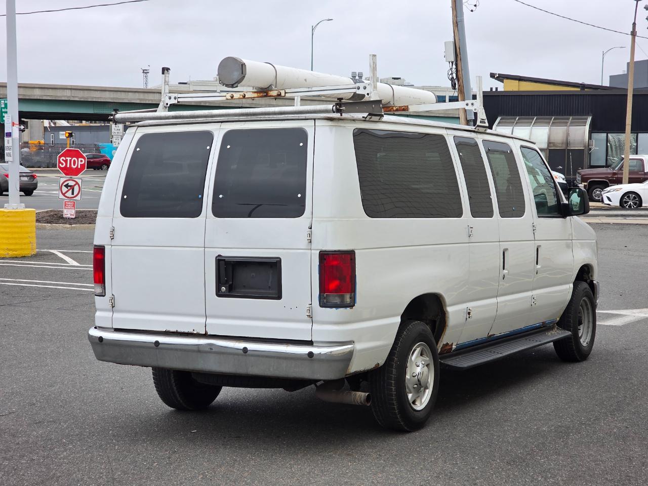 Ford Econoline Wagon E-350 Super Duty XLT 2014