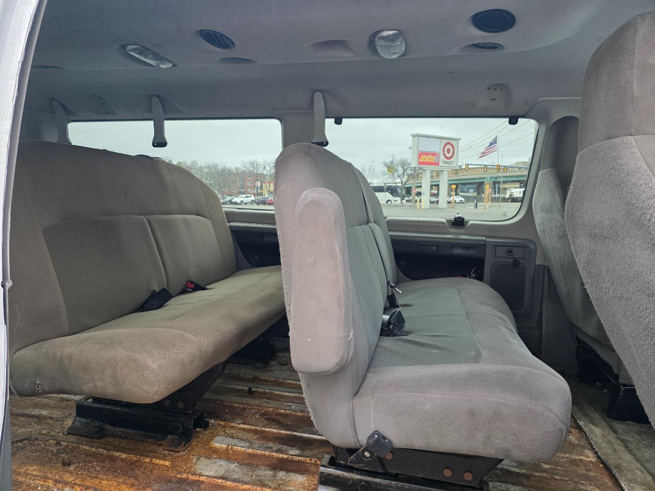 Ford Econoline Wagon E-350 Super Duty XLT 2014