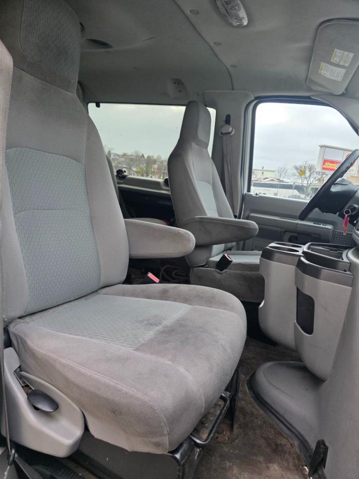 Ford Econoline Wagon E-350 Super Duty XLT 2014
