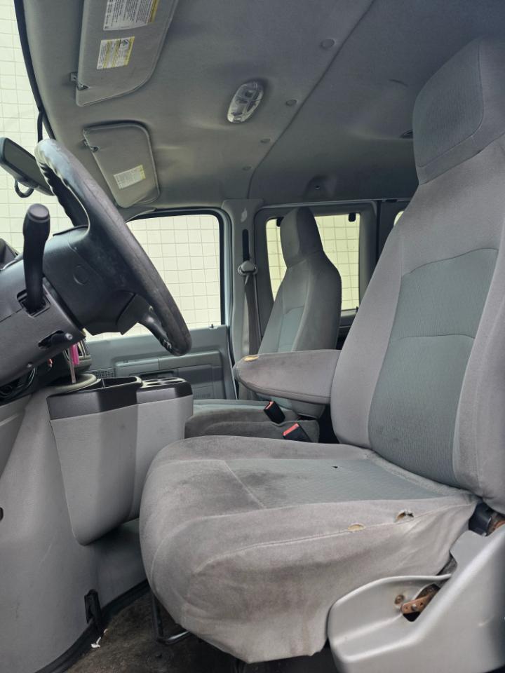 Ford Econoline Wagon E-350 Super Duty XLT 2014