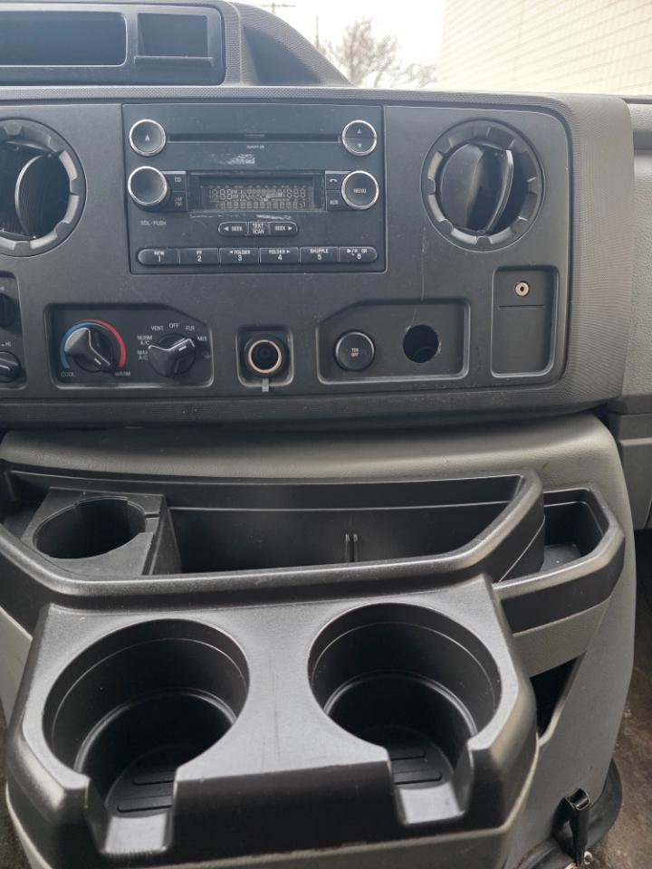 Ford Econoline Wagon E-350 Super Duty XLT 2014