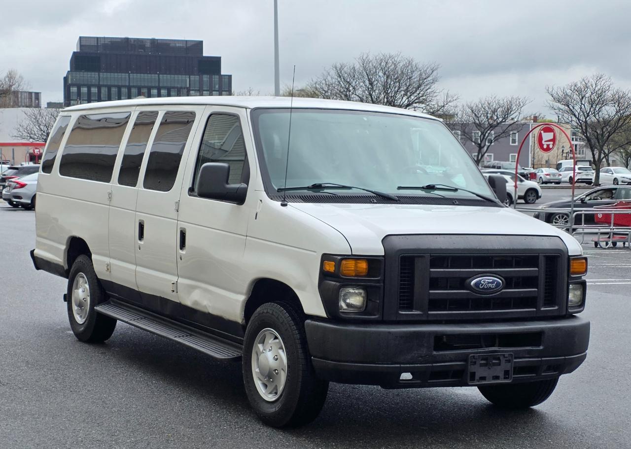 Ford Econoline Wagon E-350 Super Duty Ext XLT 2011