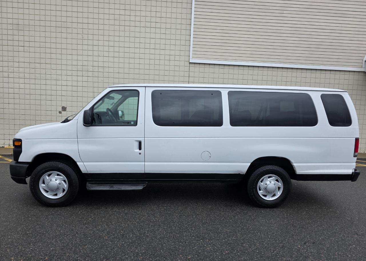 Ford Econoline Wagon E-350 Super Duty Ext XLT 2011