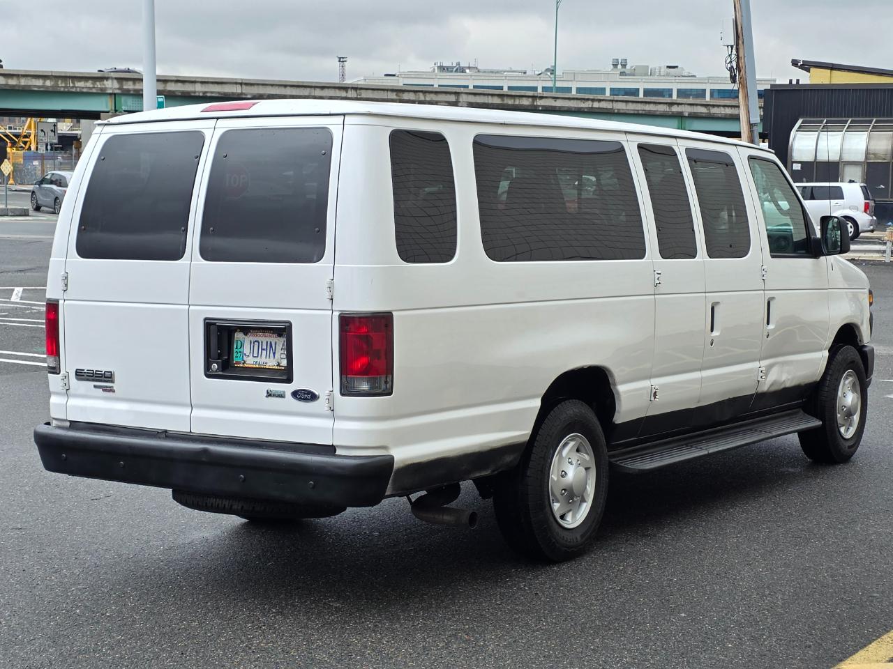 Ford Econoline Wagon E-350 Super Duty Ext XLT 2011