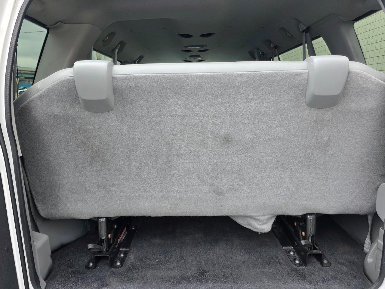 Ford Econoline Wagon E-350 Super Duty Ext XLT 2011