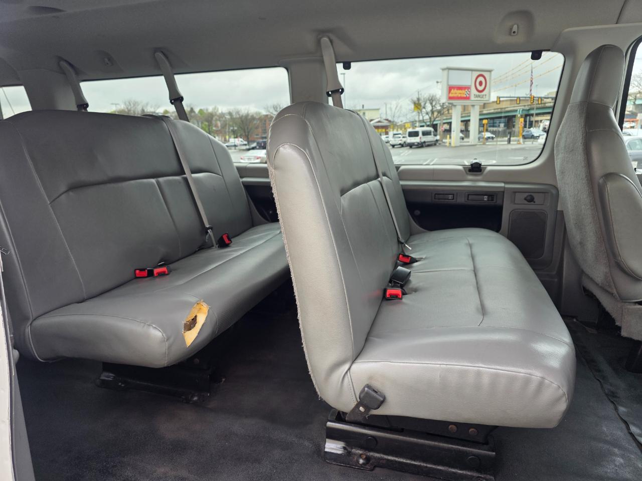 Ford Econoline Wagon E-350 Super Duty Ext XLT 2011