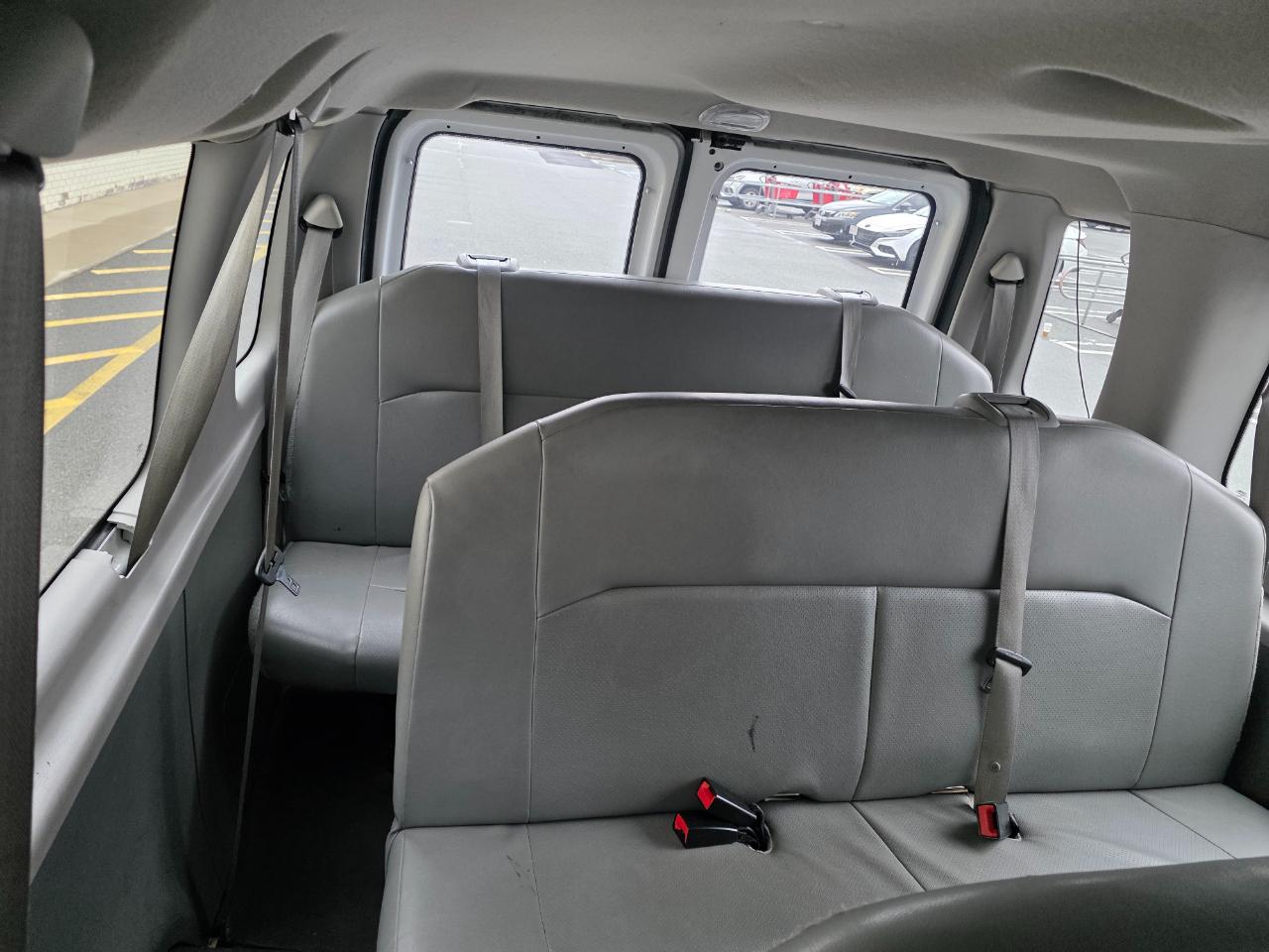 Ford Econoline Wagon E-350 Super Duty Ext XLT 2011