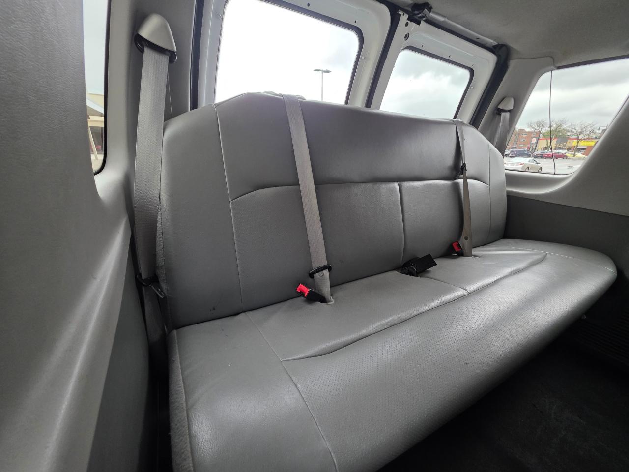Ford Econoline Wagon E-350 Super Duty Ext XLT 2011