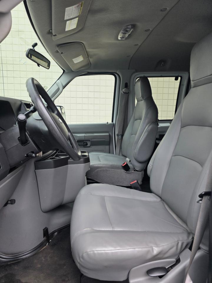 Ford Econoline Wagon E-350 Super Duty Ext XLT 2011