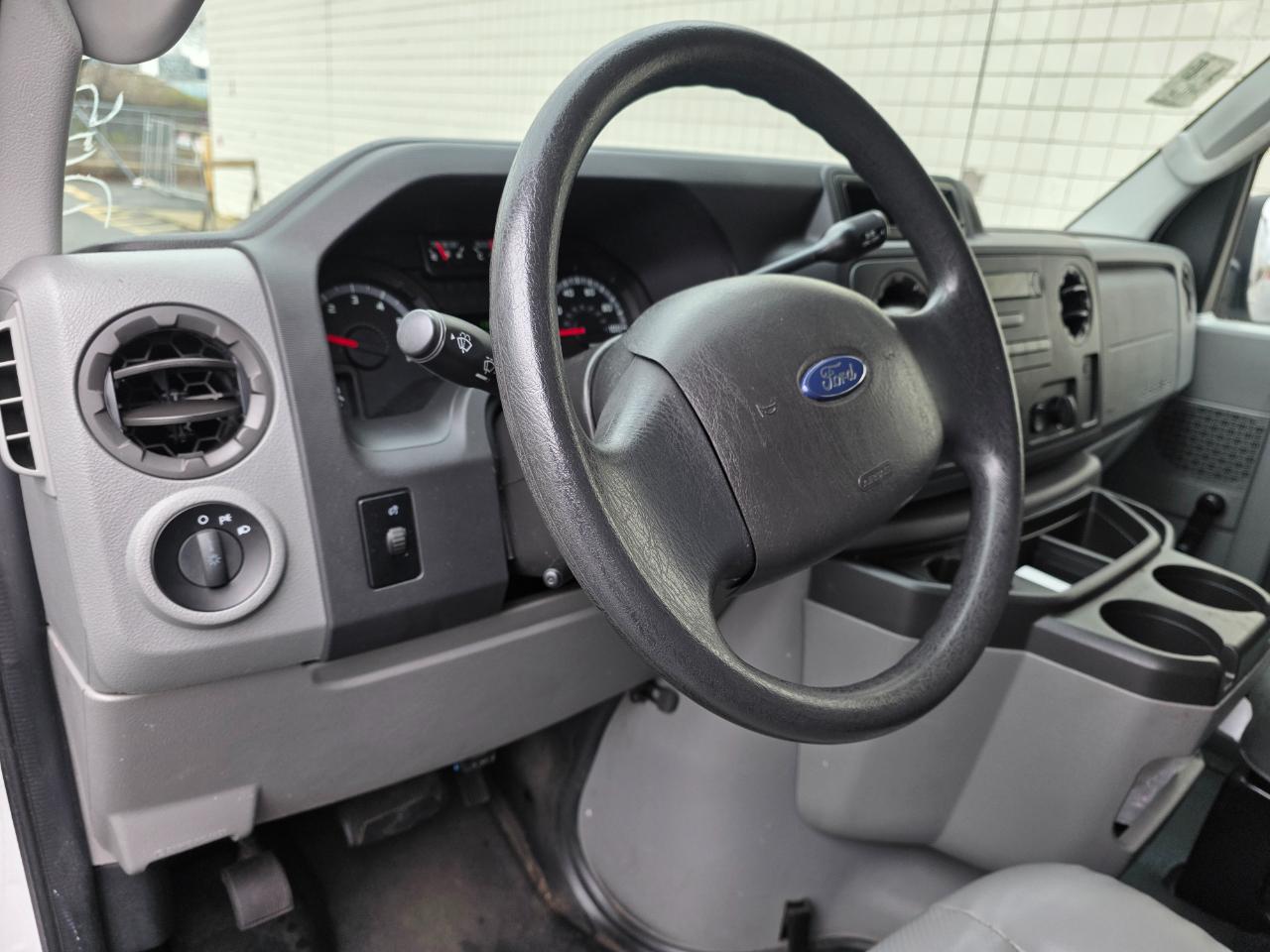 Ford Econoline Wagon E-350 Super Duty Ext XLT 2011