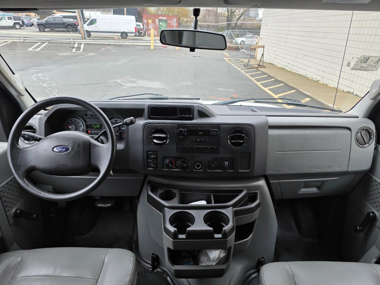 Ford Econoline Wagon E-350 Super Duty Ext XLT 2011