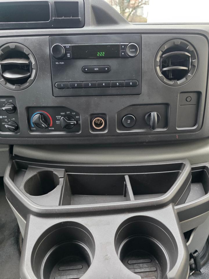 Ford Econoline Wagon E-350 Super Duty Ext XLT 2011