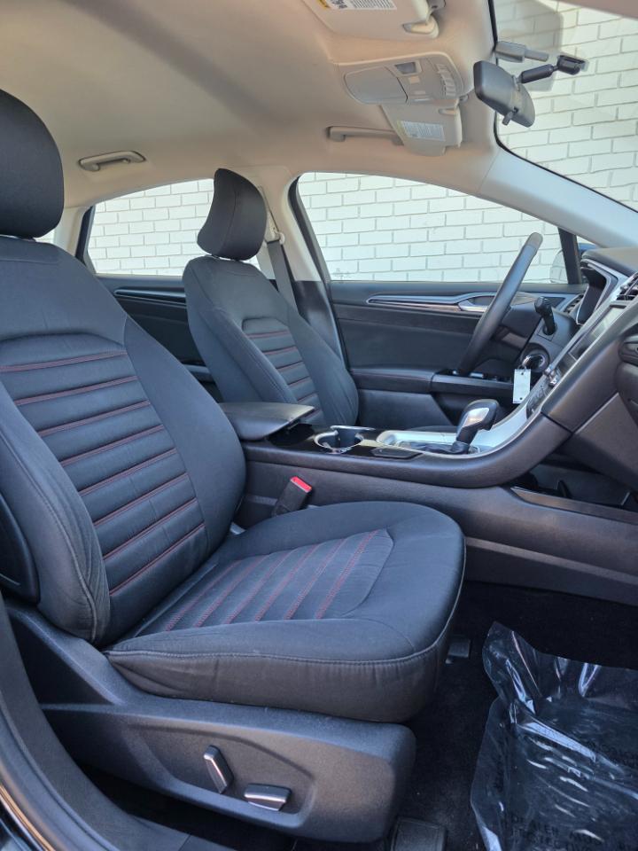 Ford Fusion 4dr Sdn SE FWD 2016