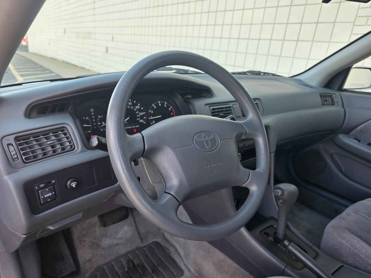 Toyota Camry 4dr Sdn LE Auto 1997