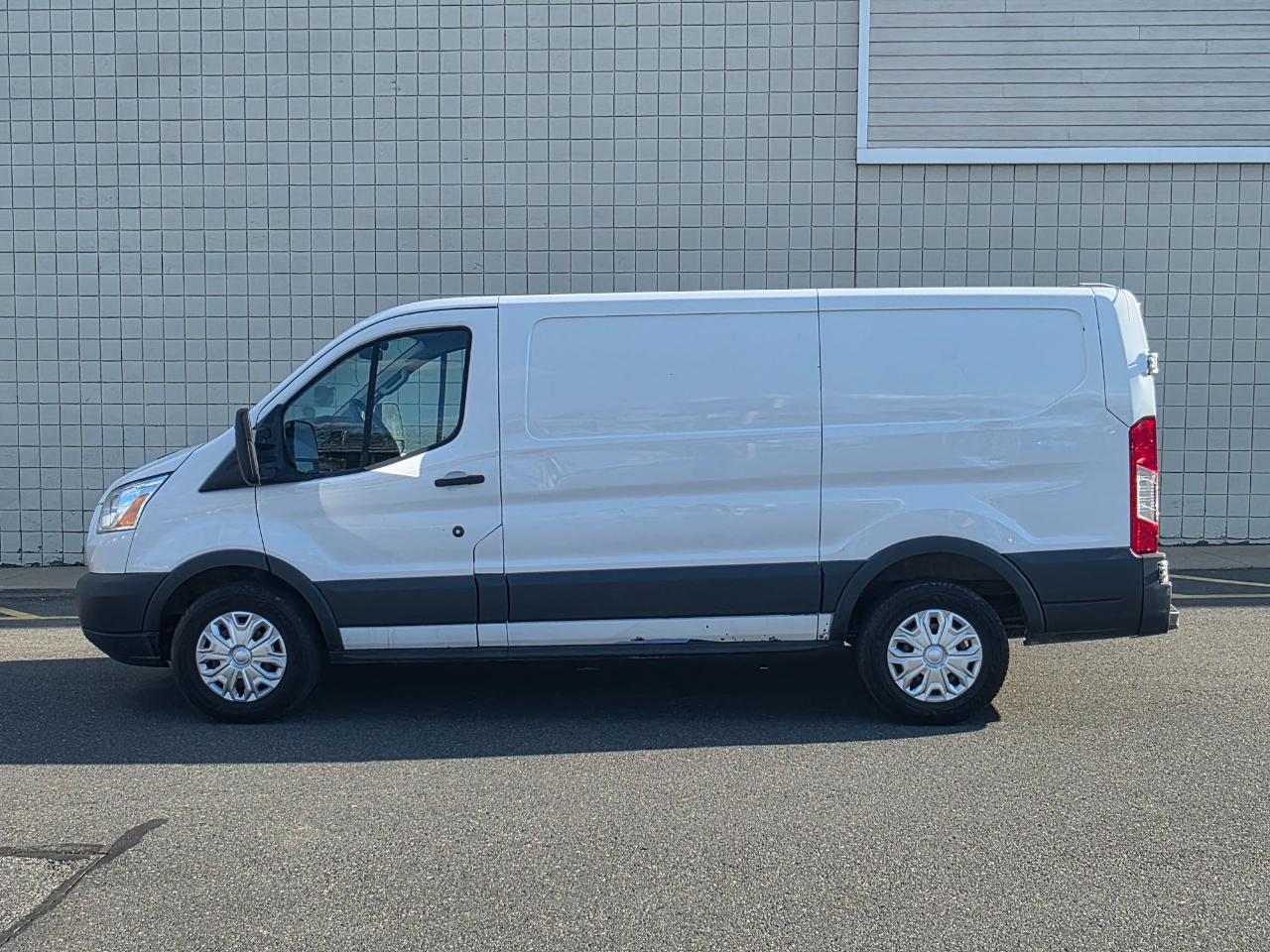 Ford Transit Cargo Van T-150 130" Low Rf 8600 GVWR Swing-Out RH Dr 2015