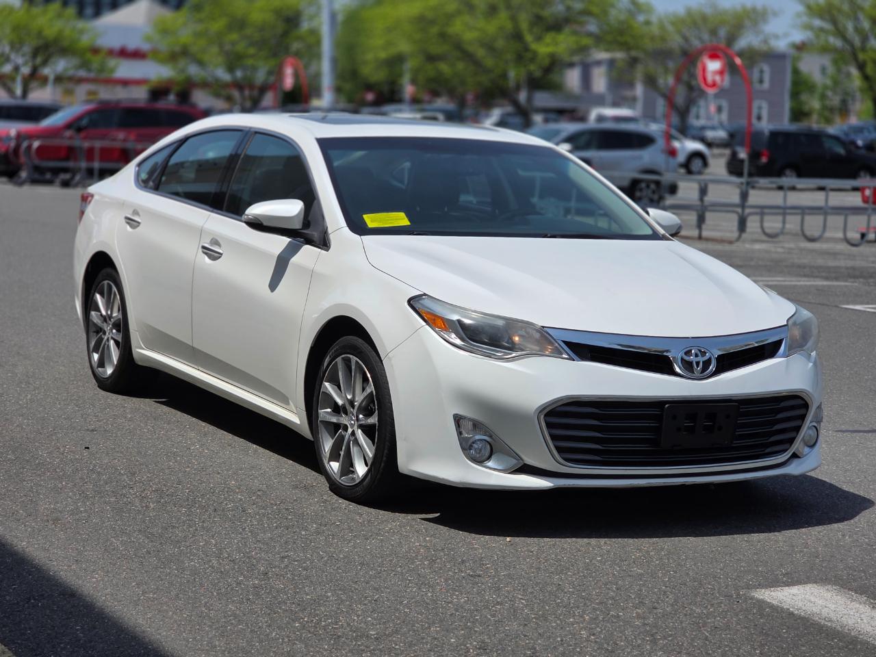 Toyota Avalon 4dr Sdn XLE Touring (Natl) 2015