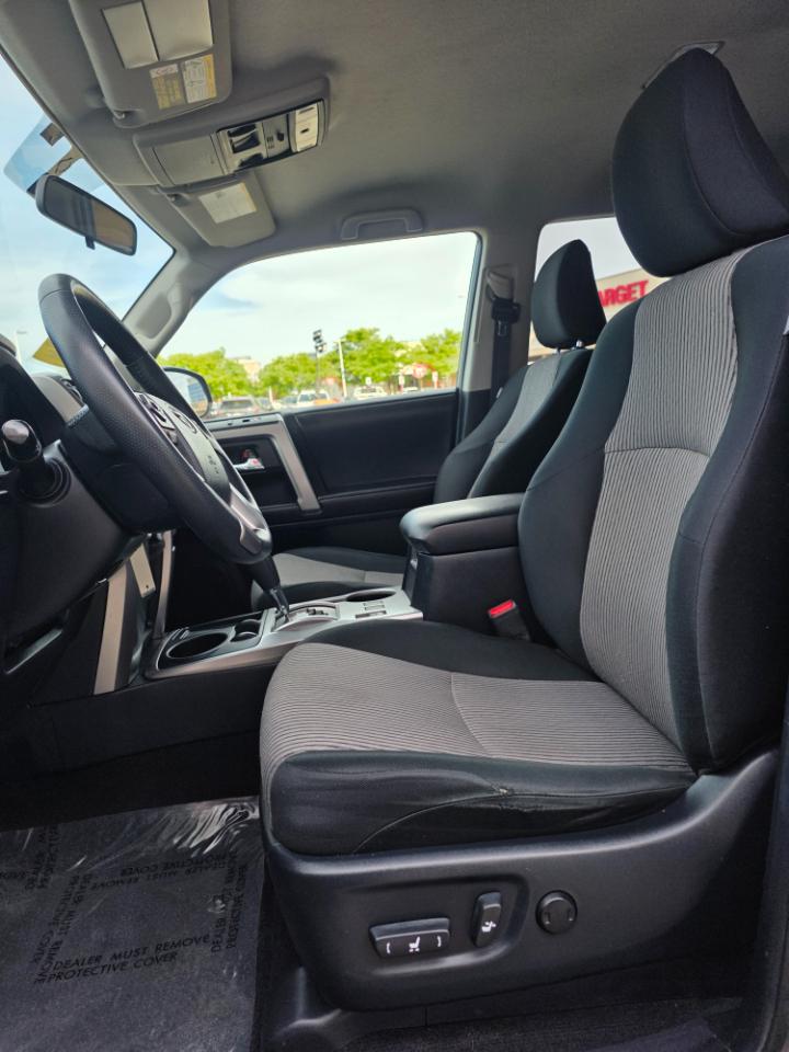Toyota 4Runner SR5 Premium 2WD (Natl) 2017
