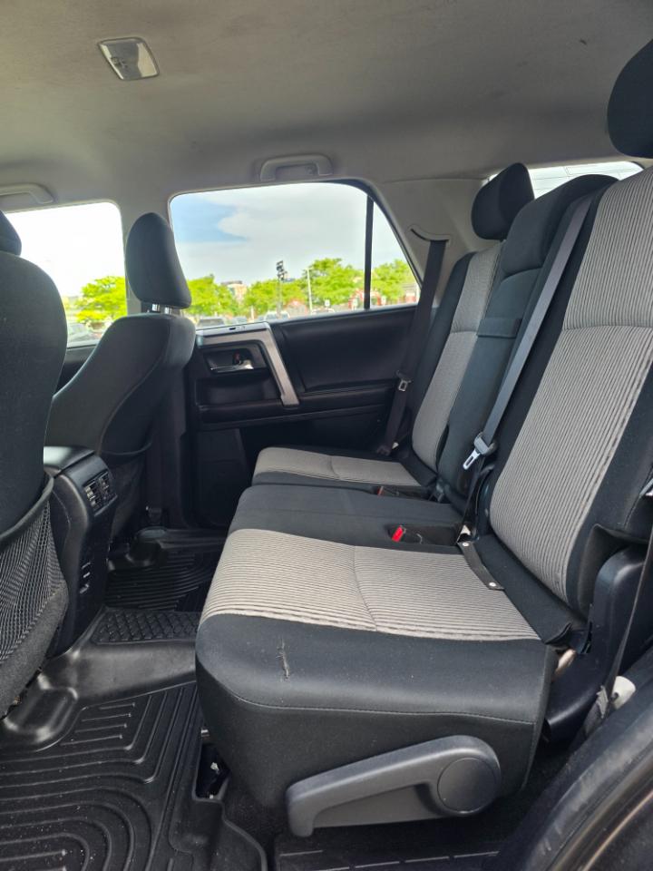 Toyota 4Runner SR5 Premium 2WD (Natl) 2017