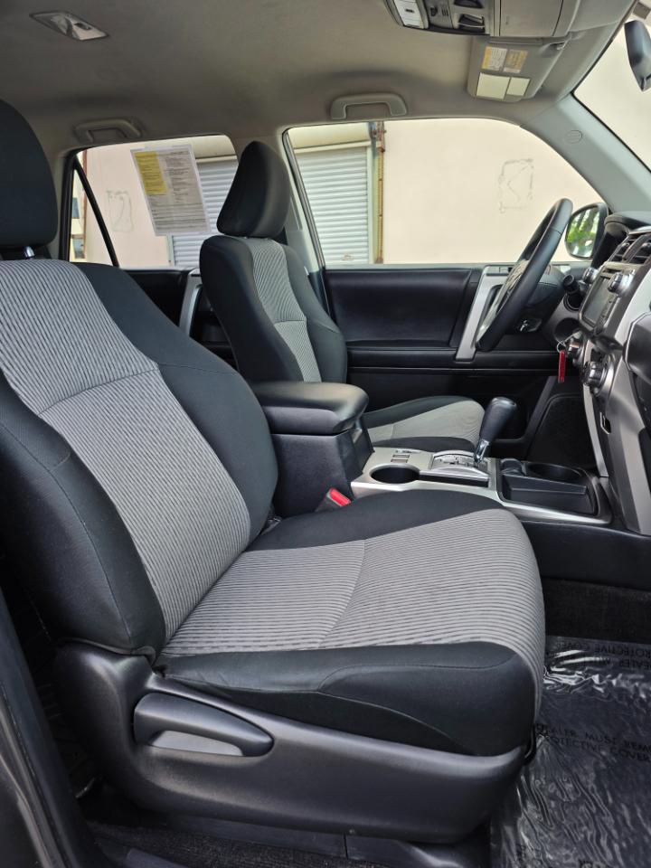 Toyota 4Runner SR5 Premium 2WD (Natl) 2017