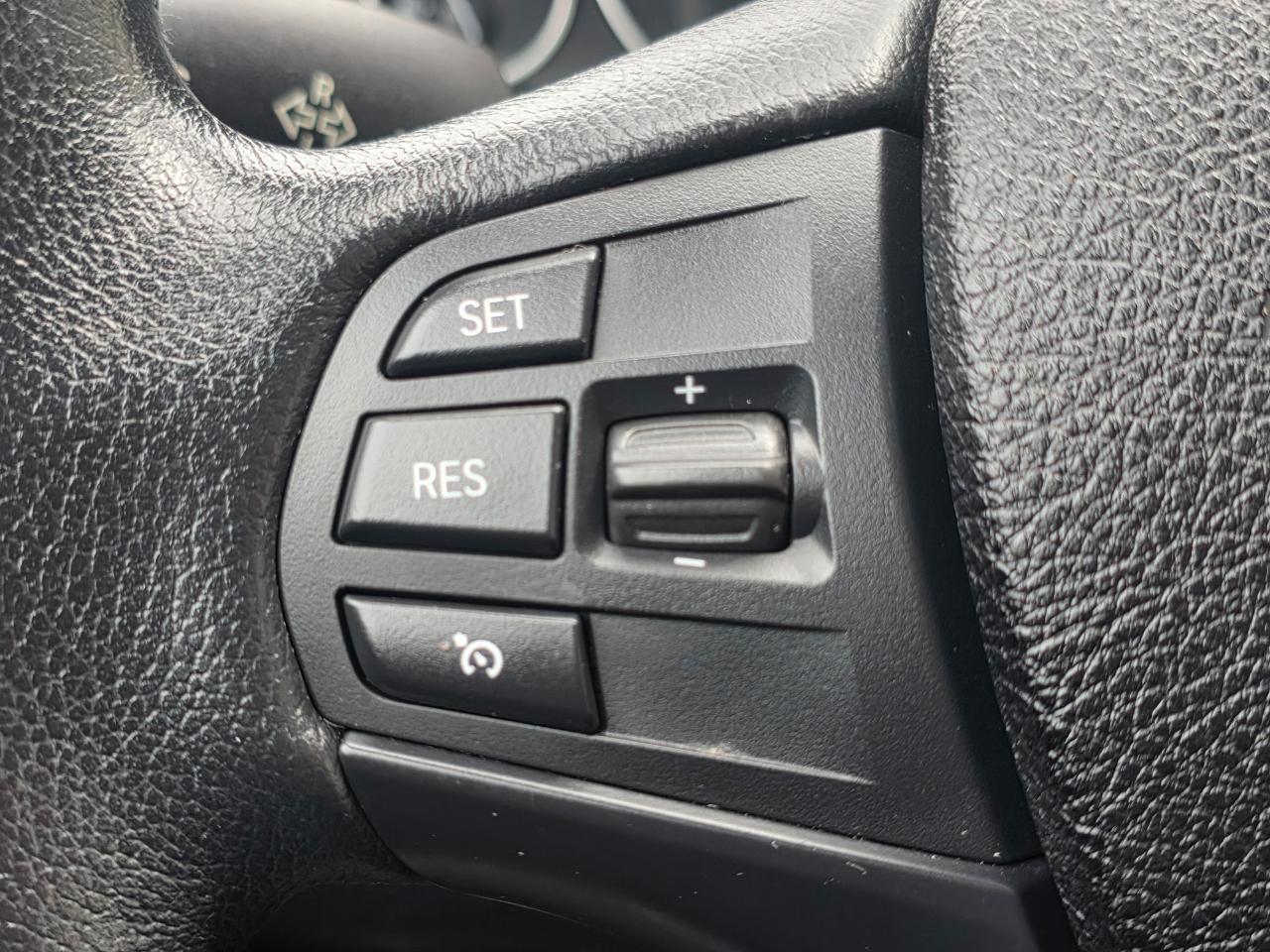 BMW 3 Series 4dr Sdn 320i xDrive AWD 2014
