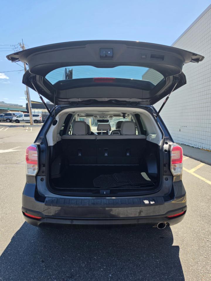 Subaru Forester 2.5i Limited CVT 2017