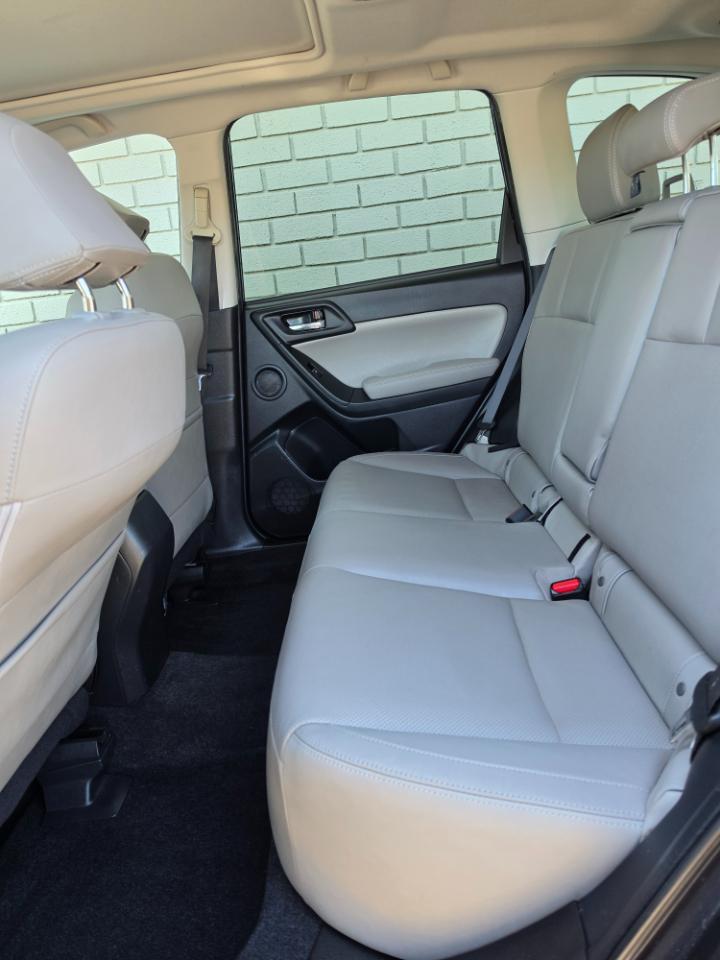 Subaru Forester 2.5i Limited CVT 2017