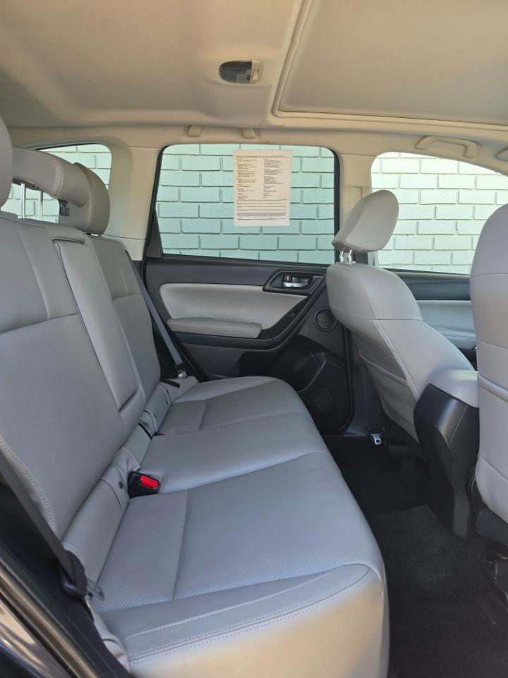 Subaru Forester 2.5i Limited CVT 2017