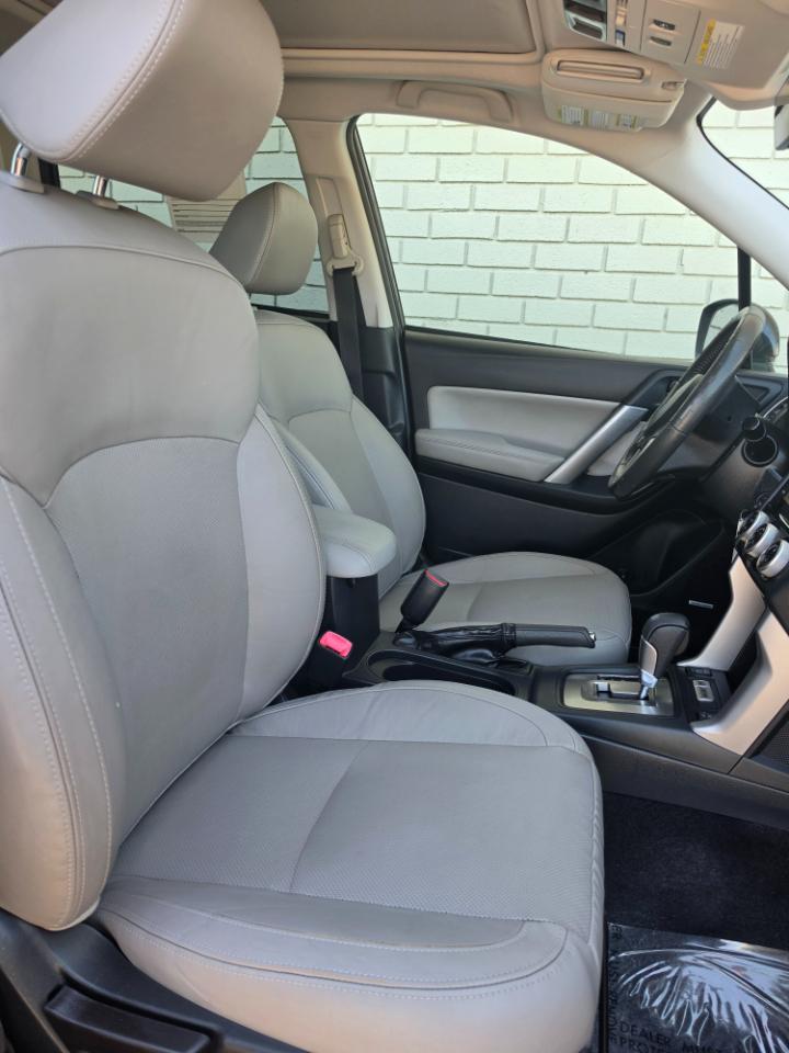 Subaru Forester 2.5i Limited CVT 2017