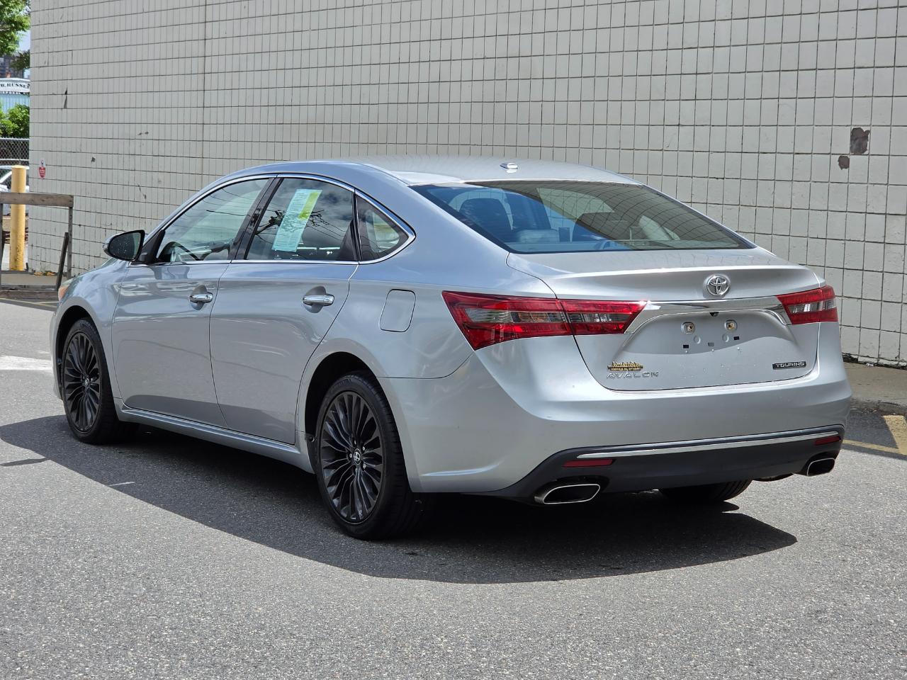 Toyota Avalon 4dr Sdn XLE Premium (Natl) 2016
