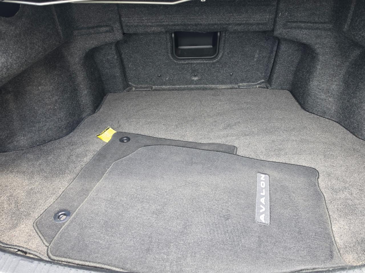 Toyota Avalon 4dr Sdn XLE Premium (Natl) 2016