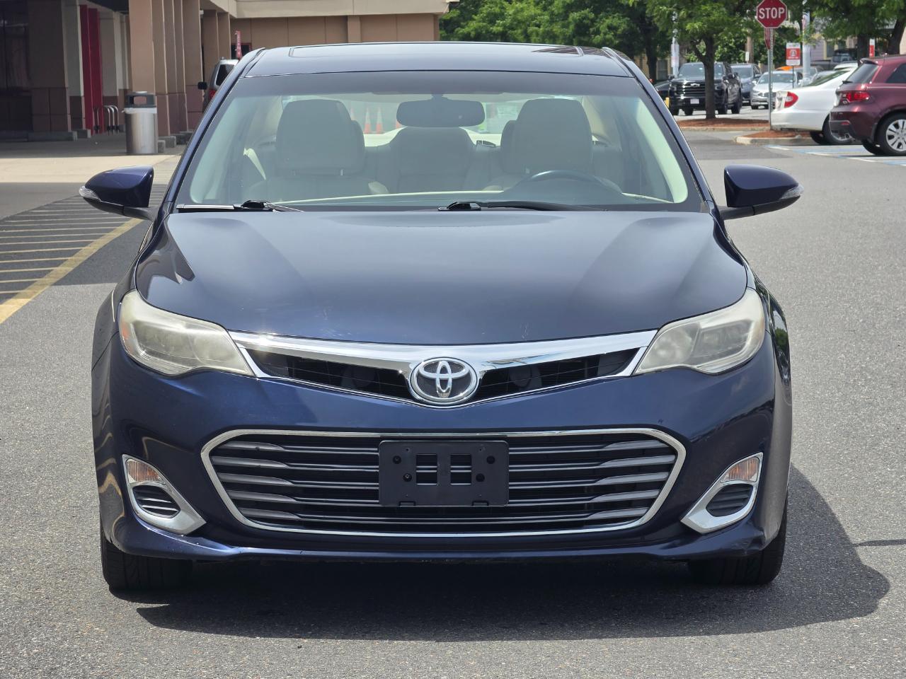 Toyota Avalon 4dr Sdn XLE Premium (Natl) 2013