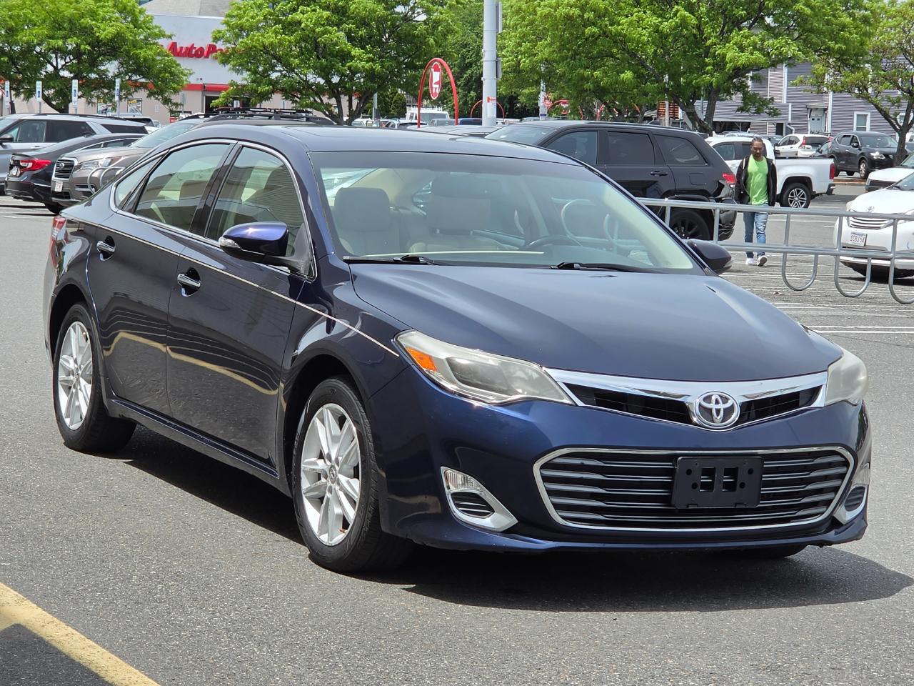 Toyota Avalon 4dr Sdn XLE Premium (Natl) 2013